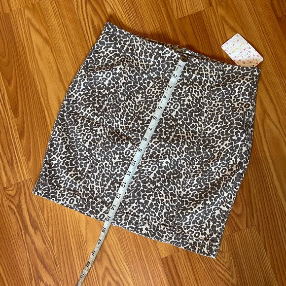Free People NWT Modern Femme Leopard Mini Skirt Sz. 6 - Picture 6 of 9